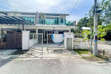 (FACING OPEN)(RENOVATED) 2 Storey Endlot Terrace Desa Saujana Langat Batu 14 Hulu Langat
