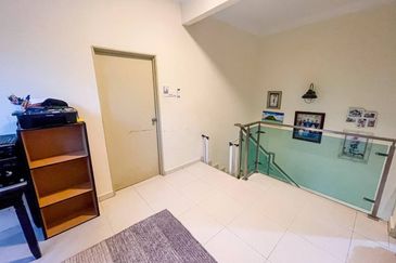 (FACING OPEN)(RENOVATED) 2 Storey Endlot Terrace Desa Saujana Langat Batu 14 Hulu Langat