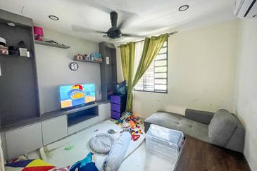 (FACING OPEN)(RENOVATED) 2 Storey Endlot Terrace Desa Saujana Langat Batu 14 Hulu Langat