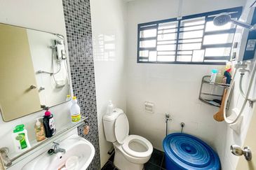 (FACING OPEN)(RENOVATED) 2 Storey Endlot Terrace Desa Saujana Langat Batu 14 Hulu Langat