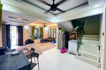 (FACING OPEN)(RENOVATED) 2 Storey Endlot Terrace Desa Saujana Langat Batu 14 Hulu Langat