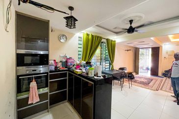(FACING OPEN)(RENOVATED) 2 Storey Endlot Terrace Desa Saujana Langat Batu 14 Hulu Langat