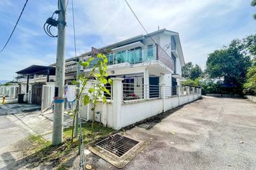 (FACING OPEN)(RENOVATED) 2 Storey Endlot Terrace Desa Saujana Langat Batu 14 Hulu Langat