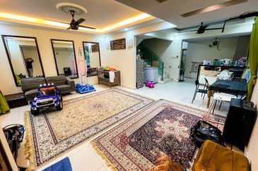 (FACING OPEN)(RENOVATED) 2 Storey Endlot Terrace Desa Saujana Langat Batu 14 Hulu Langat