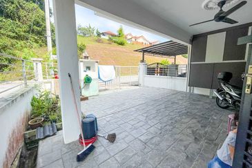 (FACING OPEN)(RENOVATED) 2 Storey Endlot Terrace Desa Saujana Langat Batu 14 Hulu Langat