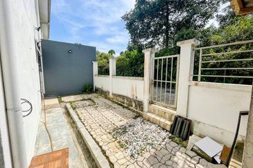 (FACING OPEN)(RENOVATED) 2 Storey Endlot Terrace Desa Saujana Langat Batu 14 Hulu Langat