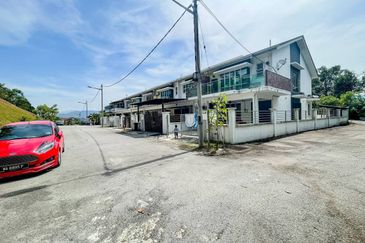 (FACING OPEN)(RENOVATED) 2 Storey Endlot Terrace Desa Saujana Langat Batu 14 Hulu Langat