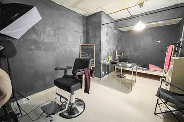 (ENDLOT)(EXTRA LAND) 2 Storey Terrace AU2 Taman Keramat Kuala Lumpur