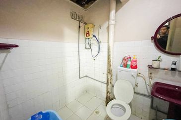 (ENDLOT)(EXTRA LAND) 2 Storey Terrace AU2 Taman Keramat Kuala Lumpur