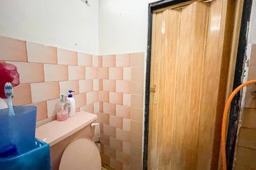 (ENDLOT)(EXTRA LAND) 2 Storey Terrace AU2 Taman Keramat Kuala Lumpur