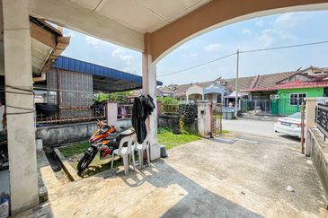 (FLEXIBLE DEPOSIT)(INTERMEDIATE) SINGLE STOREY TAMAN DESA CEMPAKA 2 BANDAR BARU NILAI