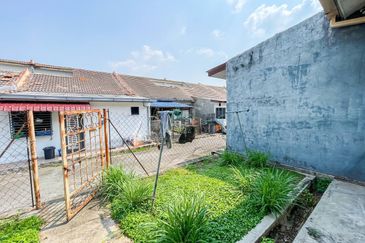 (FLEXIBLE DEPOSIT)(INTERMEDIATE) SINGLE STOREY TAMAN DESA CEMPAKA 2 BANDAR BARU NILAI