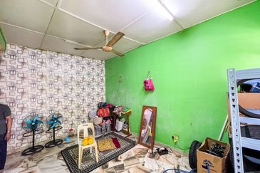 (FLEXIBLE DEPOSIT)(INTERMEDIATE) SINGLE STOREY TAMAN DESA CEMPAKA 2 BANDAR BARU NILAI