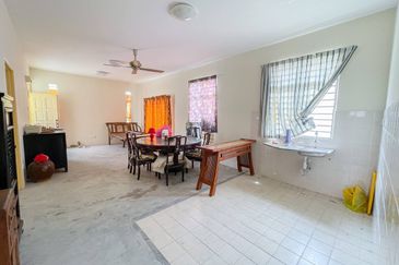 ( EXTRA LAND) Single Storey Bungalow Mahkota Hills Lenggeng , Negeri Sembilan