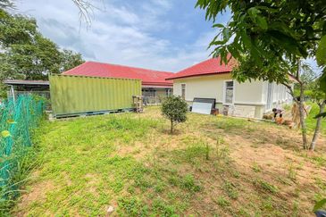 ( EXTRA LAND) Single Storey Bungalow Mahkota Hills Lenggeng , Negeri Sembilan