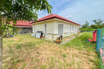 ( EXTRA LAND) Single Storey Bungalow Mahkota Hills Lenggeng , Negeri Sembilan
