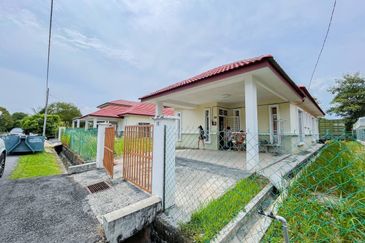 ( EXTRA LAND) Single Storey Bungalow Mahkota Hills Lenggeng , Negeri Sembilan