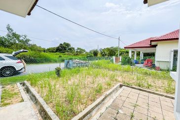 ( EXTRA LAND) Single Storey Bungalow Mahkota Hills Lenggeng , Negeri Sembilan