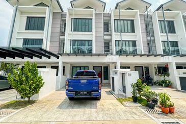 (BRAND NEW) Renovated 3 Storey Andira Park Bandar Bukit Puchong