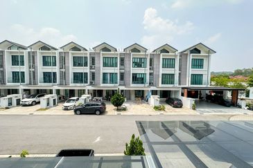 (BRAND NEW) Renovated 3 Storey Andira Park Bandar Bukit Puchong