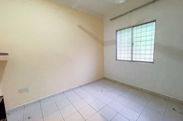 (FLEXIBLE DEPOSIT) Renovated 2 Storey Terrace Taman DESA Jaya 2 Senawang, Negeri Sembilan