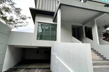 (GATED GUARDED) 3 Storey Semi-Detached Desa Hill Villas Taman Desa Petaling, Kuala Lumpur