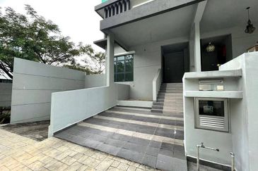 (GATED GUARDED) 3 Storey Semi-Detached Desa Hill Villas Taman Desa Petaling, Kuala Lumpur