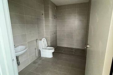 (GATED GUARDED) 3 Storey Semi-Detached Desa Hill Villas Taman Desa Petaling, Kuala Lumpur