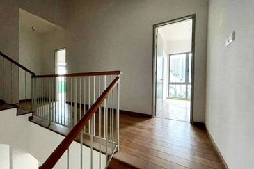 (GATED GUARDED) 3 Storey Semi-Detached Desa Hill Villas Taman Desa Petaling, Kuala Lumpur