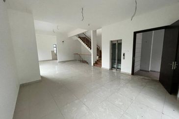 (GATED GUARDED) 3 Storey Semi-Detached Desa Hill Villas Taman Desa Petaling, Kuala Lumpur