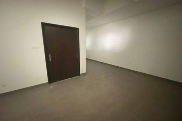 (GATED GUARDED) 3 Storey Semi-Detached Desa Hill Villas Taman Desa Petaling, Kuala Lumpur