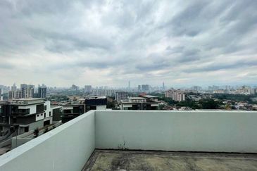 (GATED GUARDED) 3 Storey Semi-Detached Desa Hill Villas Taman Desa Petaling, Kuala Lumpur