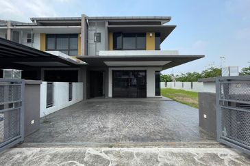 (FREEHOLD)(GATED GUARDED) Corner Lot 2 Storey Casira Bandar Bukit Raja, Klang