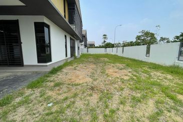 (FREEHOLD)(GATED GUARDED) Corner Lot 2 Storey Casira Bandar Bukit Raja, Klang