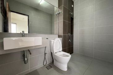 (FREEHOLD)(GATED GUARDED) Corner Lot 2 Storey Casira Bandar Bukit Raja, Klang