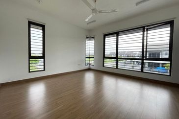 (FREEHOLD)(GATED GUARDED) Corner Lot 2 Storey Casira Bandar Bukit Raja, Klang