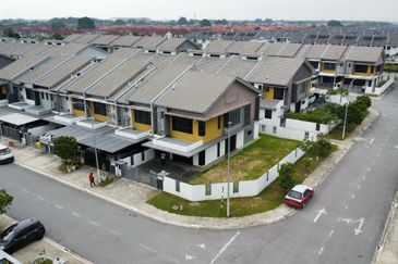 (FREEHOLD)(GATED GUARDED) Corner Lot 2 Storey Casira Bandar Bukit Raja, Klang