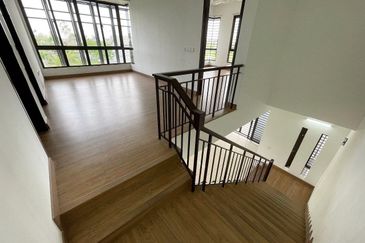 (FREEHOLD)(GATED GUARDED) Corner Lot 2 Storey Casira Bandar Bukit Raja, Klang