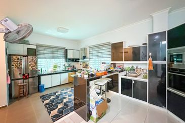 (FREEHOLD) 2 Storey Semi Detached Corner Lot SS5 Kelana Jaya