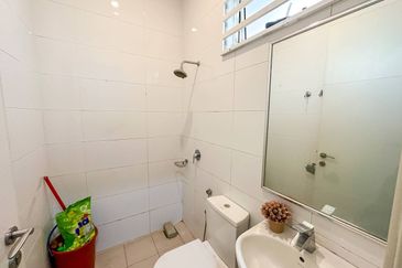 (FREEHOLD) 2 Storey Semi Detached Corner Lot SS5 Kelana Jaya