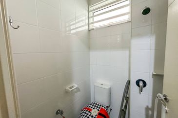 (FREEHOLD) 2 Storey Semi Detached Corner Lot SS5 Kelana Jaya