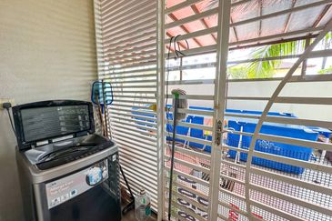 (FREEHOLD) 2 Storey Semi Detached Corner Lot SS5 Kelana Jaya