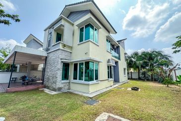 (FREEHOLD) 2 Storey Semi Detached Corner Lot SS5 Kelana Jaya