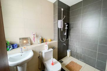 (BRAND NEW)(GATED GUARDED) Renovated 2 Storey Serenia Amani, Serenia City Sepang