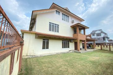 (FULLY RENOVATED) Corner Lot 2.5 Storey Terrace Taman Mantin Putra, Negeri Sembilan