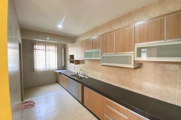 (FULLY RENOVATED) Corner Lot 2.5 Storey Terrace Taman Mantin Putra, Negeri Sembilan