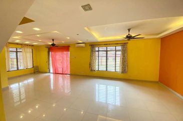 (FULLY RENOVATED) Corner Lot 2.5 Storey Terrace Taman Mantin Putra, Negeri Sembilan