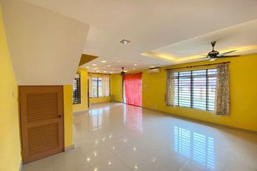 (FULLY RENOVATED) Corner Lot 2.5 Storey Terrace Taman Mantin Putra, Negeri Sembilan