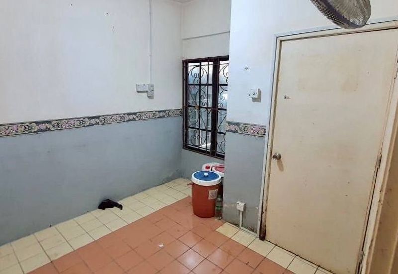 (ENDLOT) Intermediate 2 Storey Terrace Seksyen 7, Bandar Mahkota Cheras