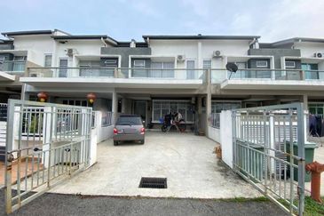 (FACING NORTH) Intermediate 2 Storey Terrace Camellia Residence Bandar Tasik Kesuma Semenyih